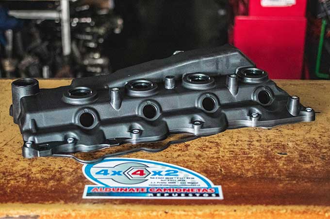 Tapa Válvulas Toyota Hilux Kun (2006-2015) Nueva Alternativa